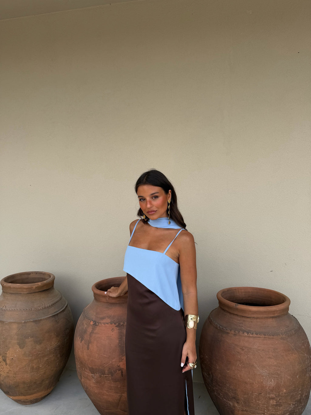 Viviana | Vestido Largo con Pañuelo – Marrón y Azul