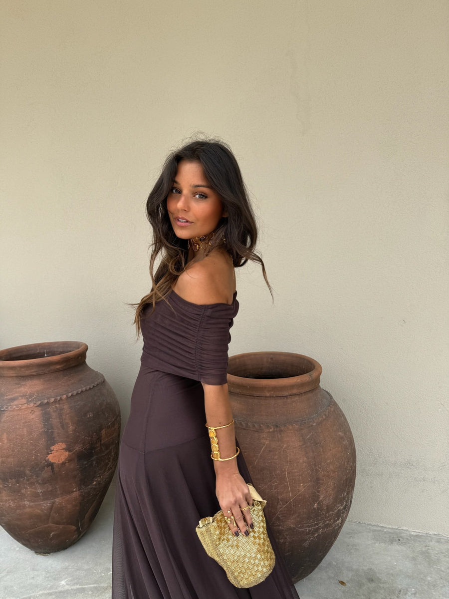 Valentina | Vestido Largo de Tul Escote Bardot – Marrón