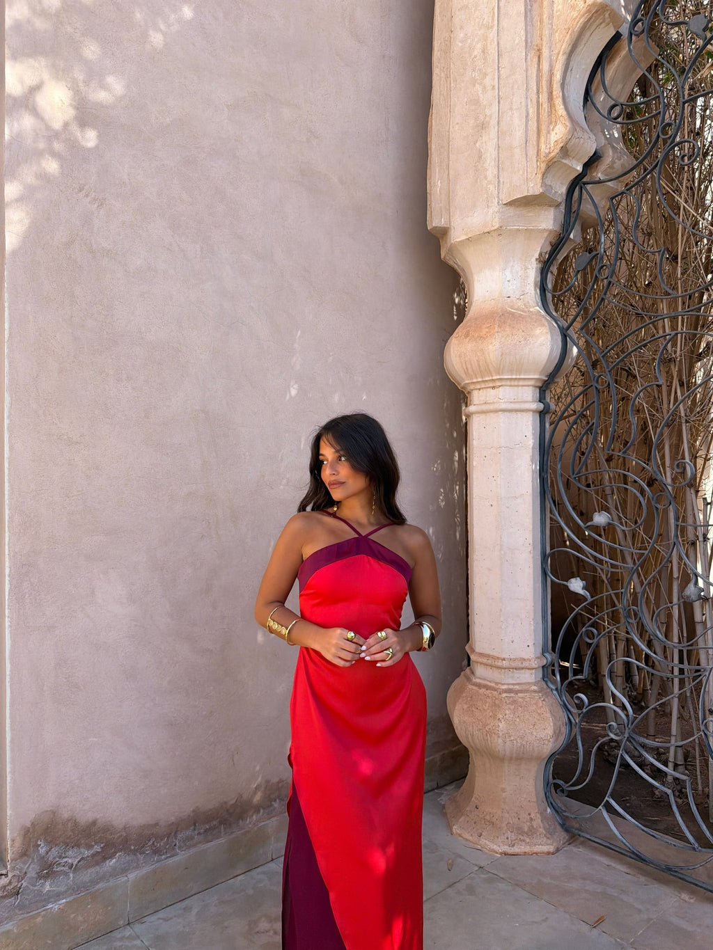 Aveline | Vestido Largo Satinado Cuello Halter – Rojo