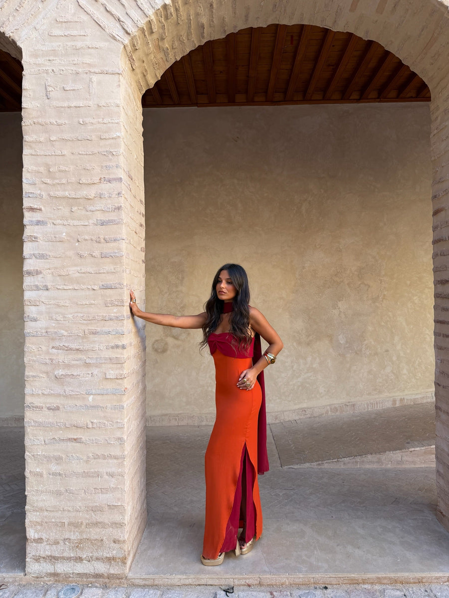 Zahara | Vestido Largo con Pañuelo en Contraste – Naranja y Rojo