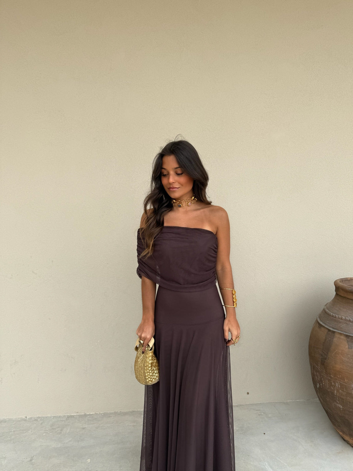 Valentina | Vestido Largo de Tul Escote Bardot – Marrón
