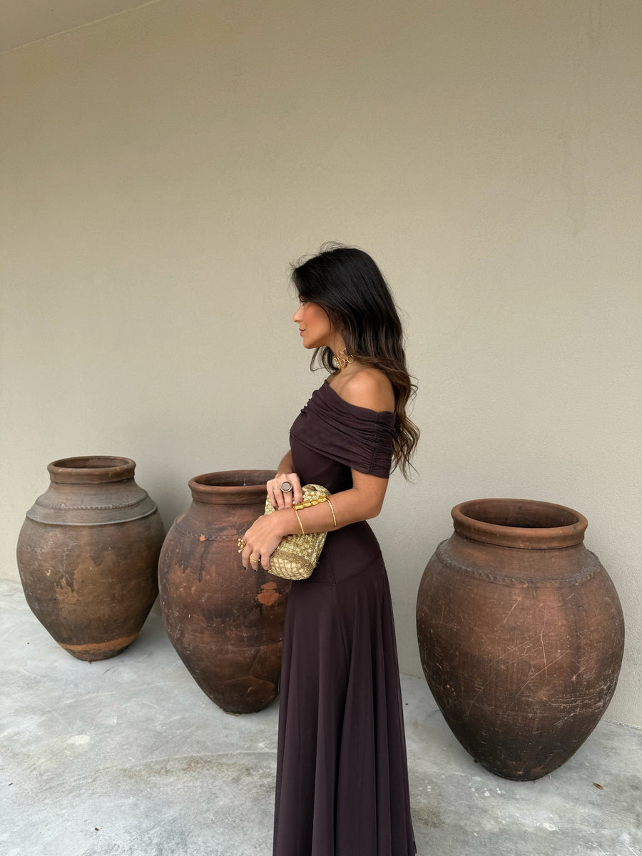 Valentina | Vestido Largo de Tul Escote Bardot – Marrón