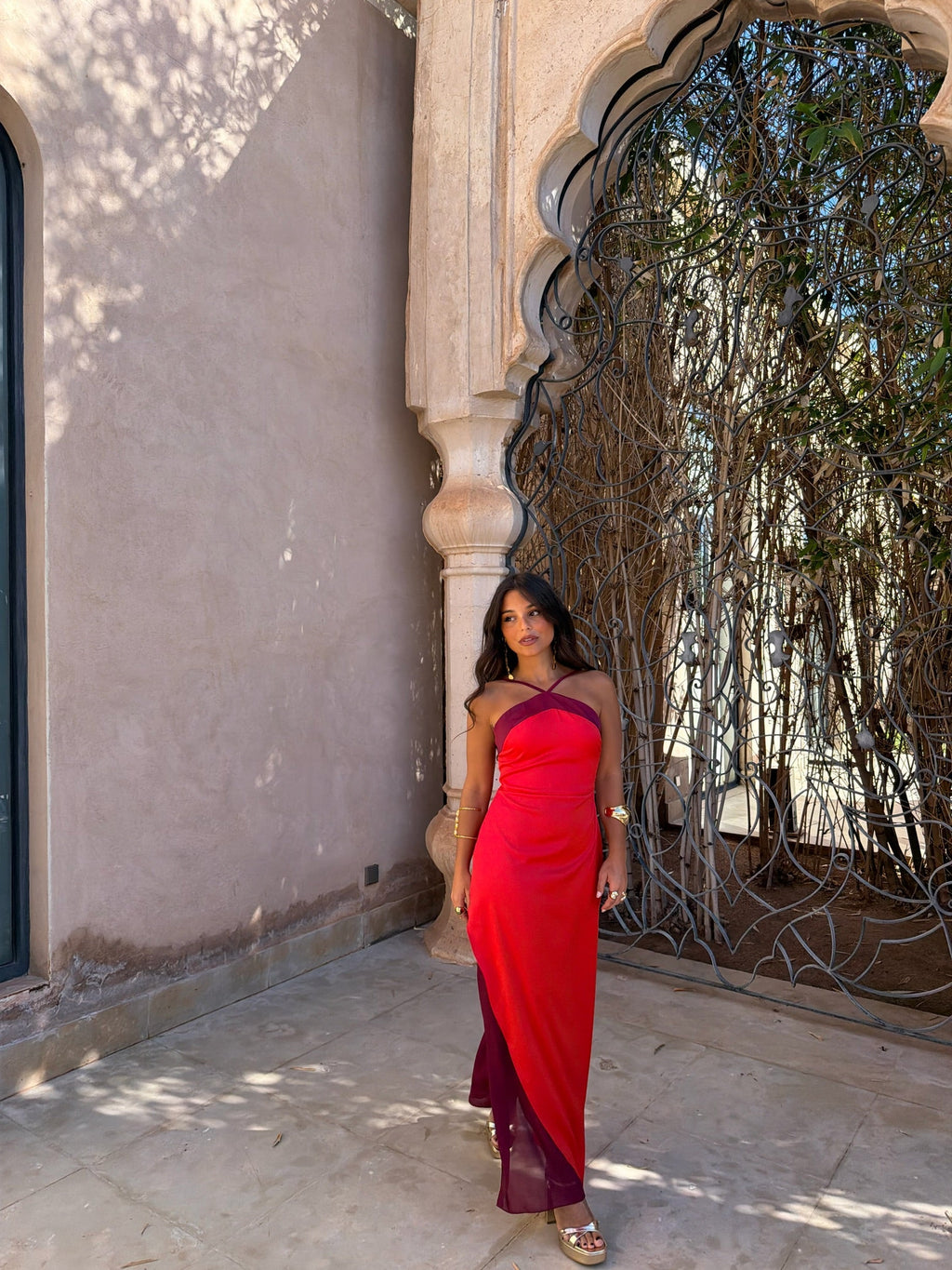 Aveline | Vestido Largo Satinado Cuello Halter – Rojo