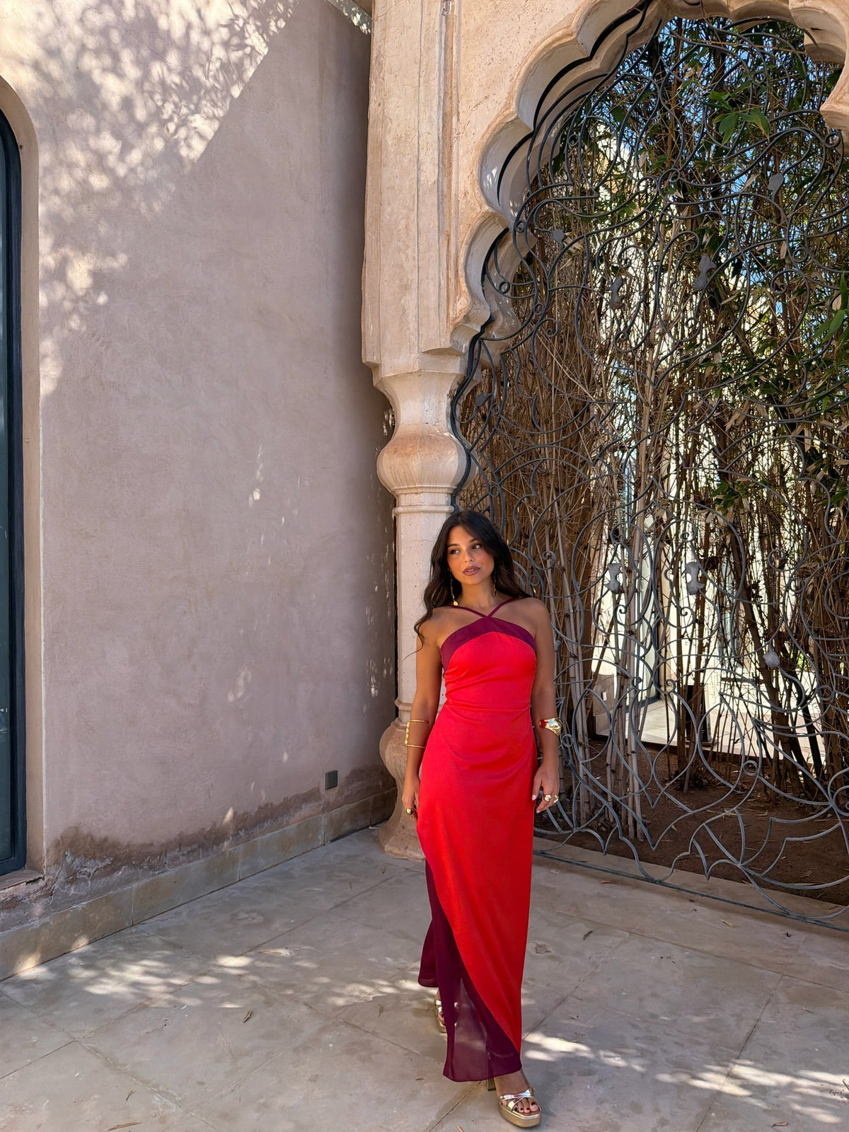 Aveline | Vestido Largo Satinado Cuello Halter – Rojo