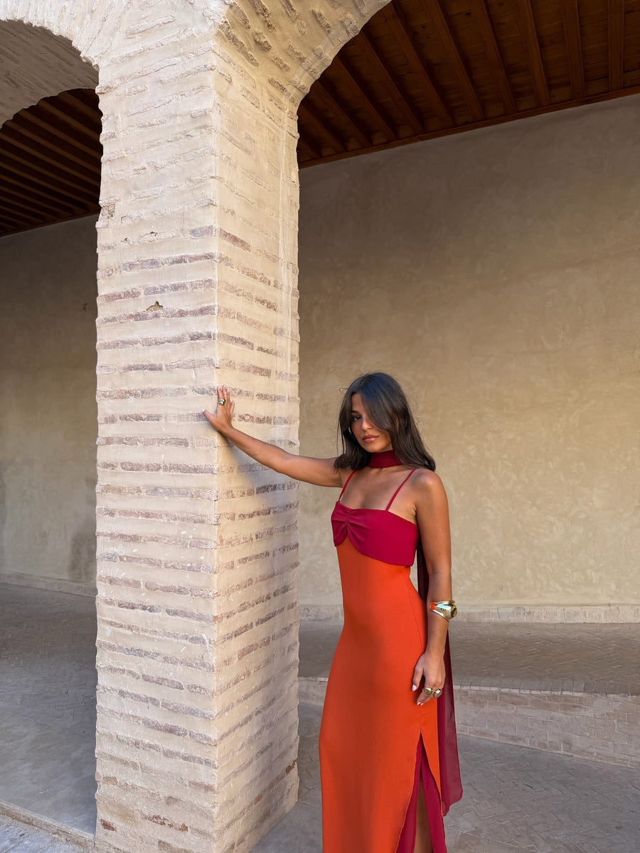 Zahara | Vestido Largo con Pañuelo en Contraste – Naranja y Rojo