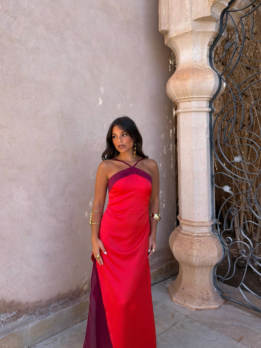 Aveline | Vestido Largo Satinado Cuello Halter – Rojo