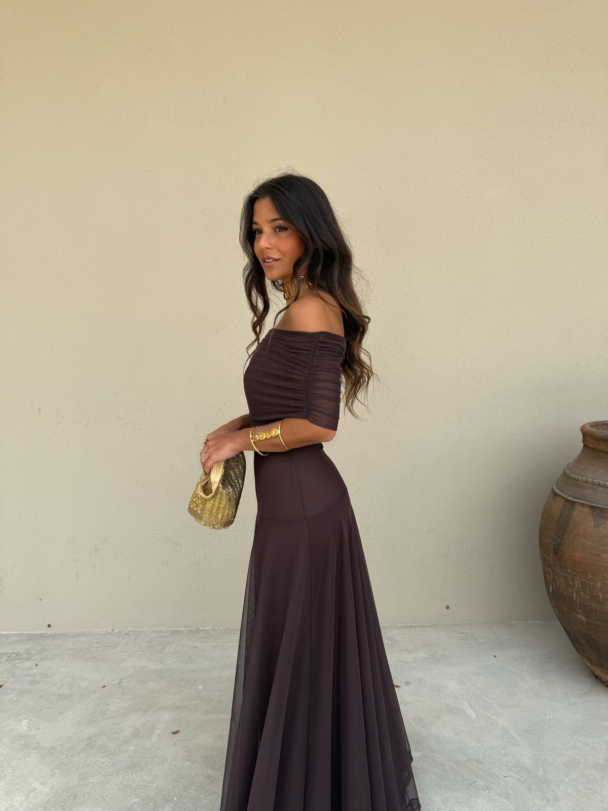 Valentina | Vestido Largo de Tul Escote Bardot – Marrón