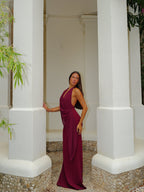 Vestido capa asim tulle burdeos