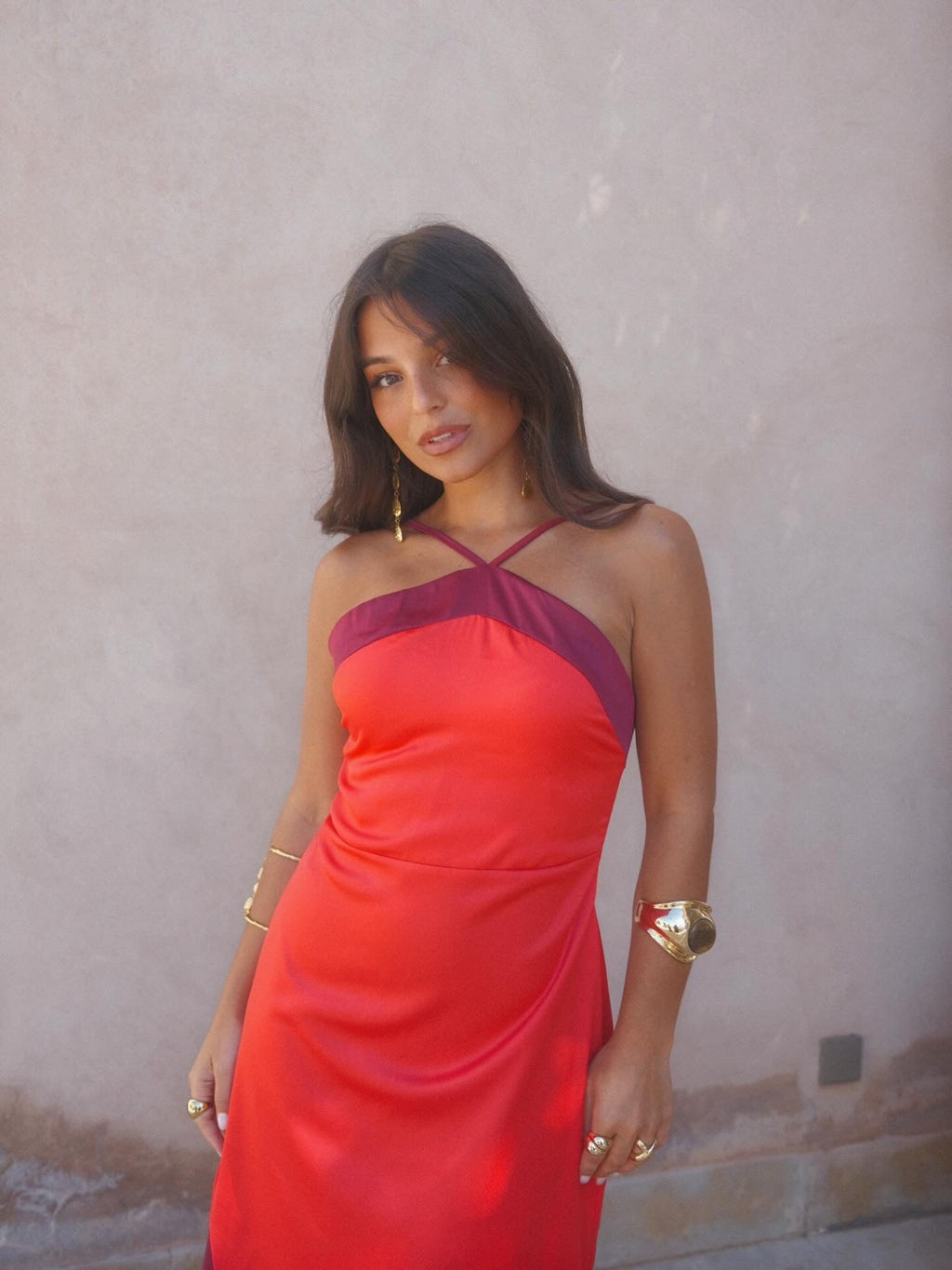 Aveline | Vestido Largo Satinado Cuello Halter – Rojo