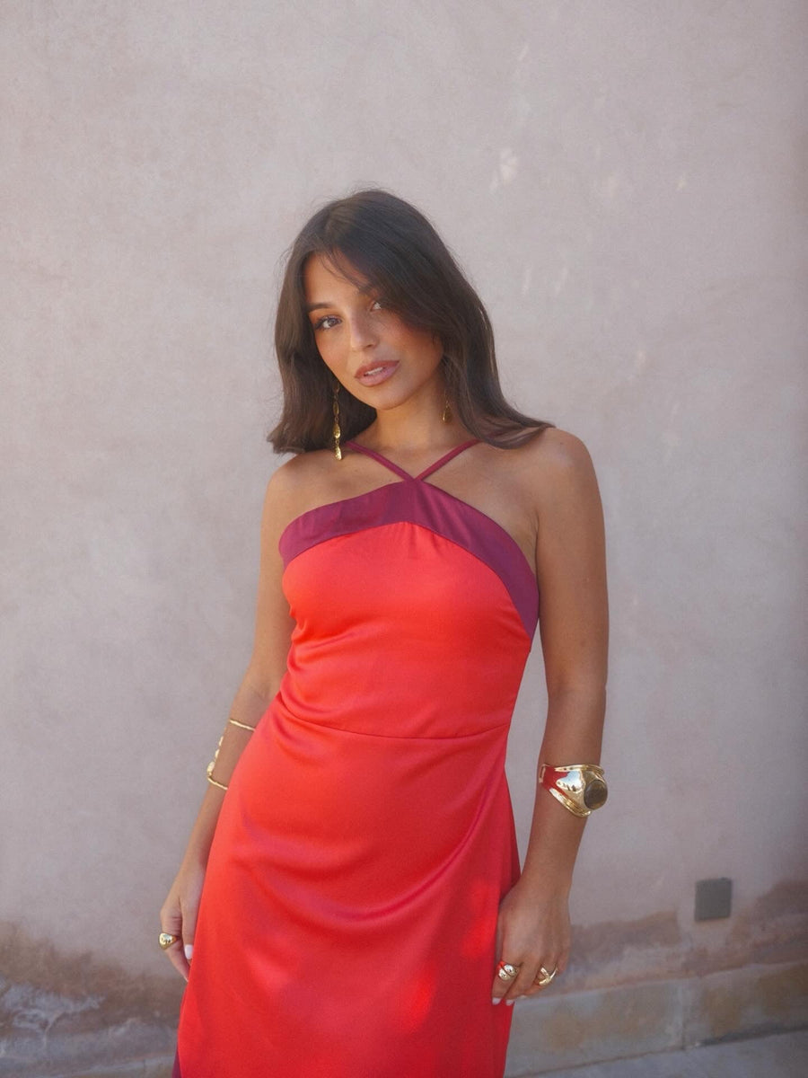 Aveline | Vestido Largo Satinado Cuello Halter – Rojo
