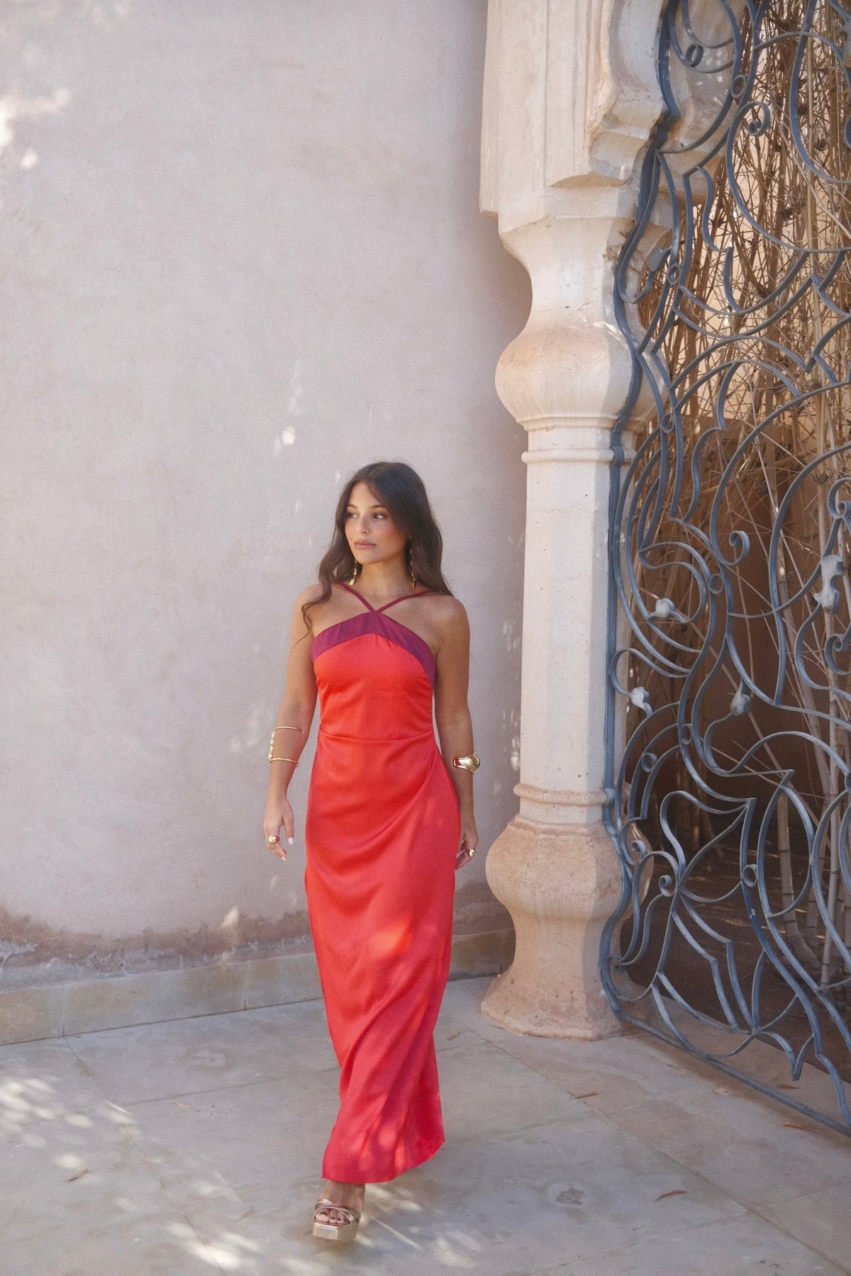 Aveline | Vestido Largo Satinado Cuello Halter – Rojo