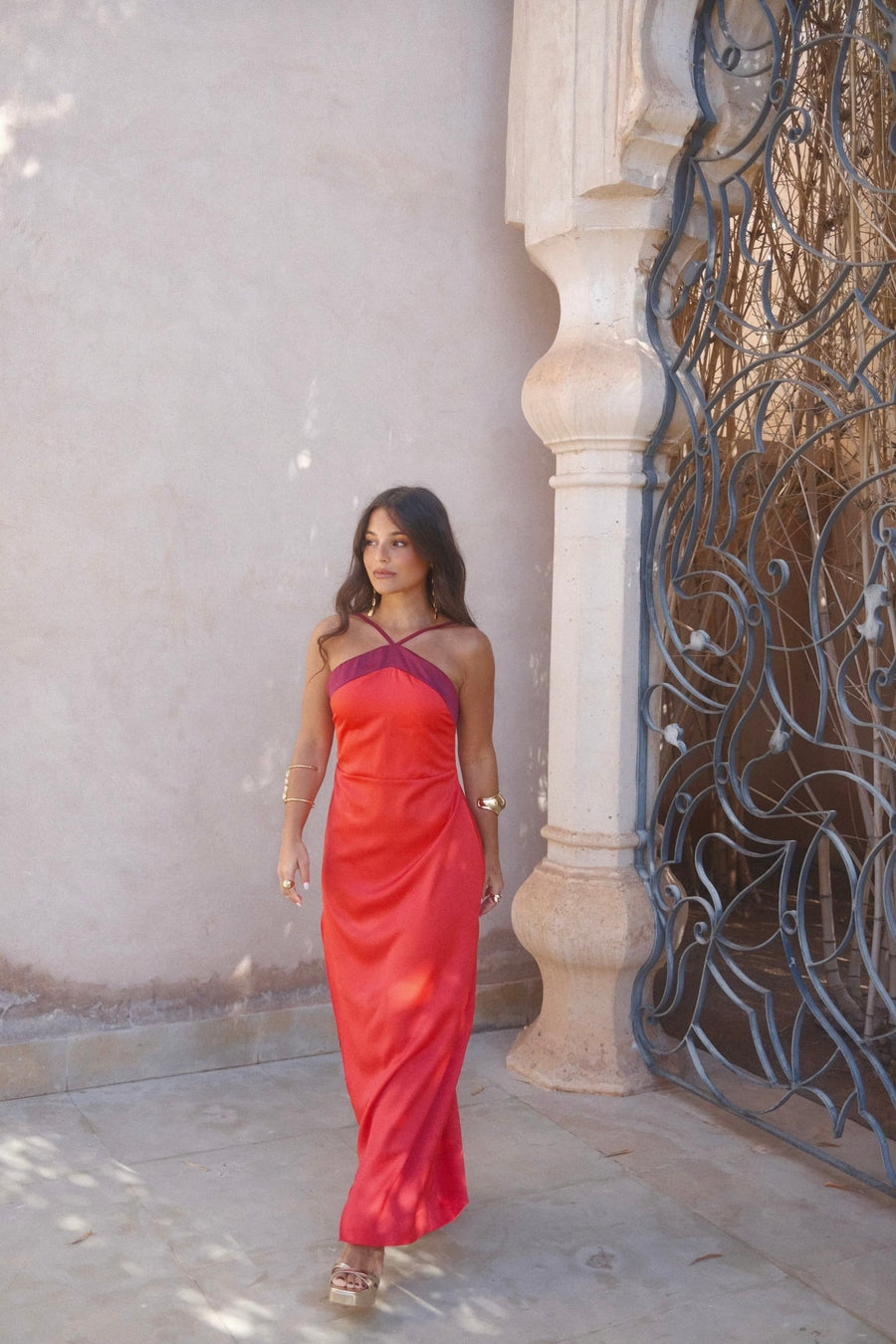 Aveline | Vestido Largo Satinado Cuello Halter – Rojo