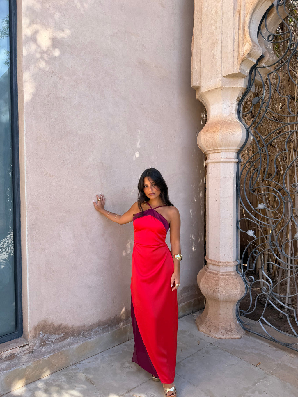 Aveline | Vestido Largo Satinado Cuello Halter – Rojo
