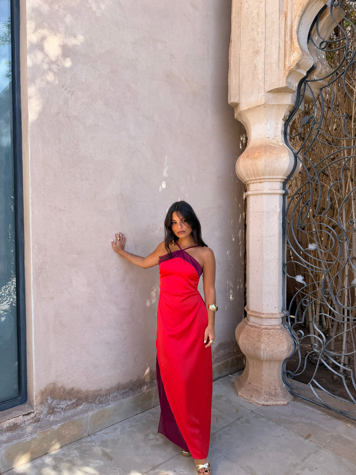 Aveline | Vestido Largo Satinado Cuello Halter – Rojo