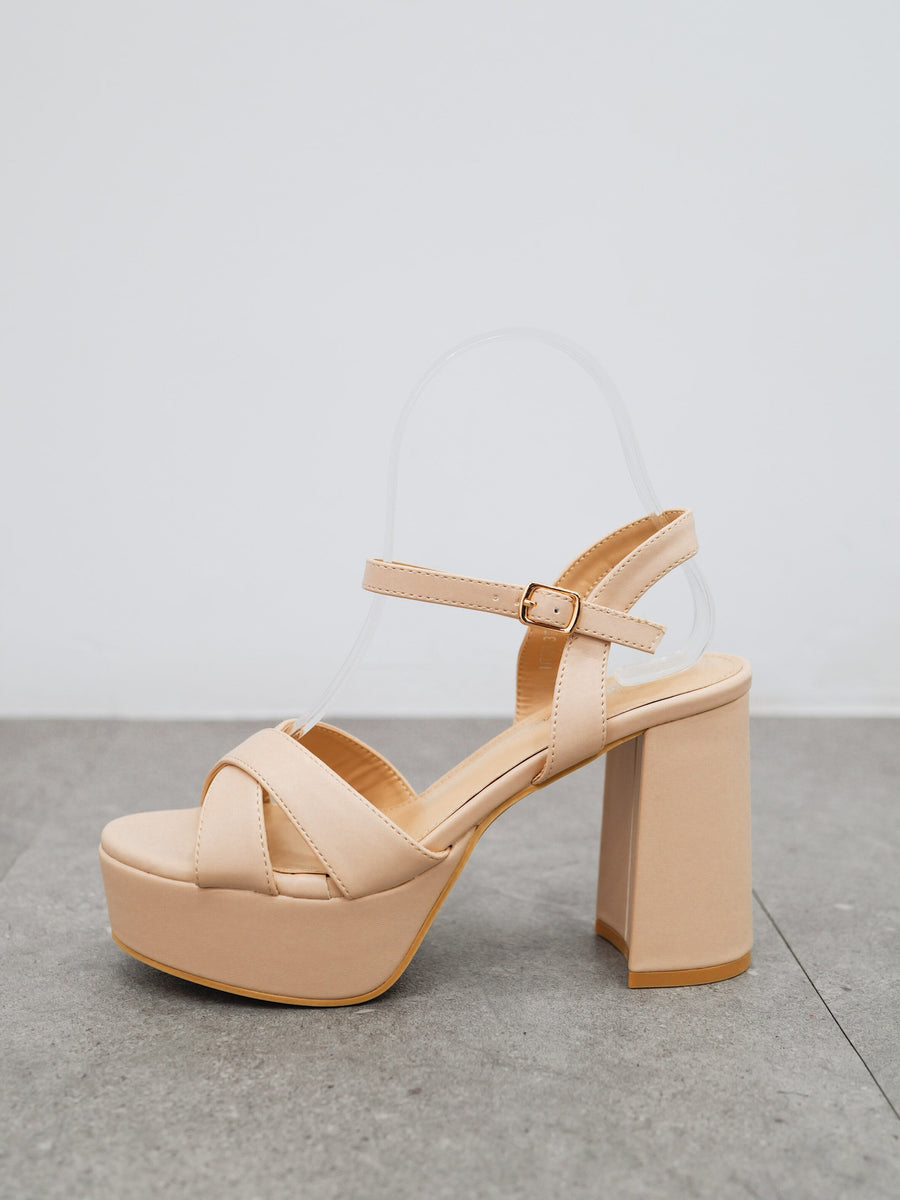 Sandalia bandas cruzadas beige