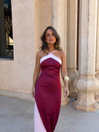 Aveline | Vestido Largo Satinado Cuello Halter – Burdeos