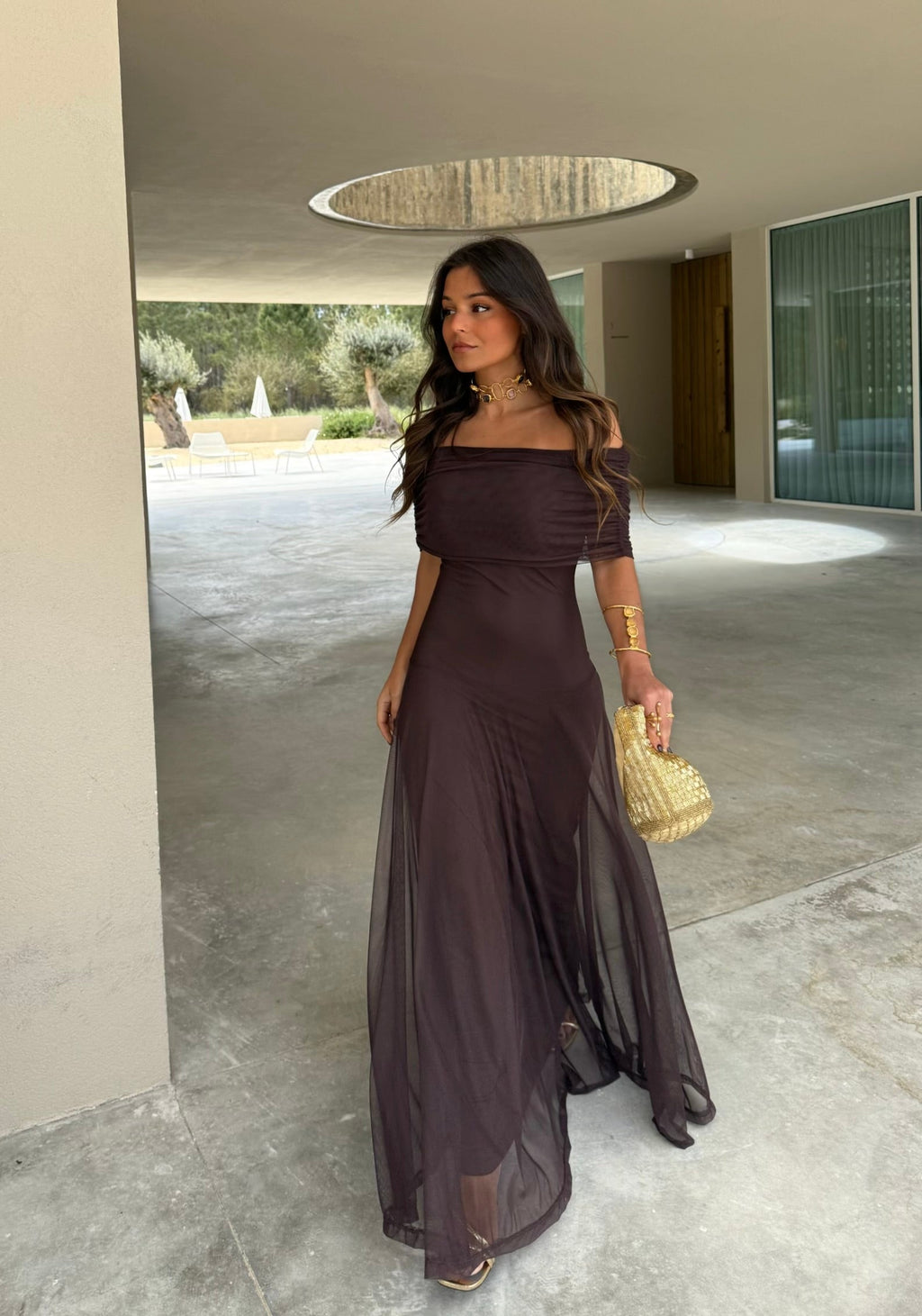 Valentina | Vestido Largo de Tul Escote Bardot – Marrón