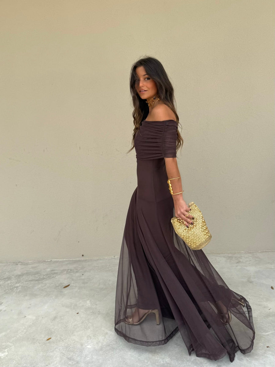 Valentina | Vestido Largo de Tul Escote Bardot – Marrón