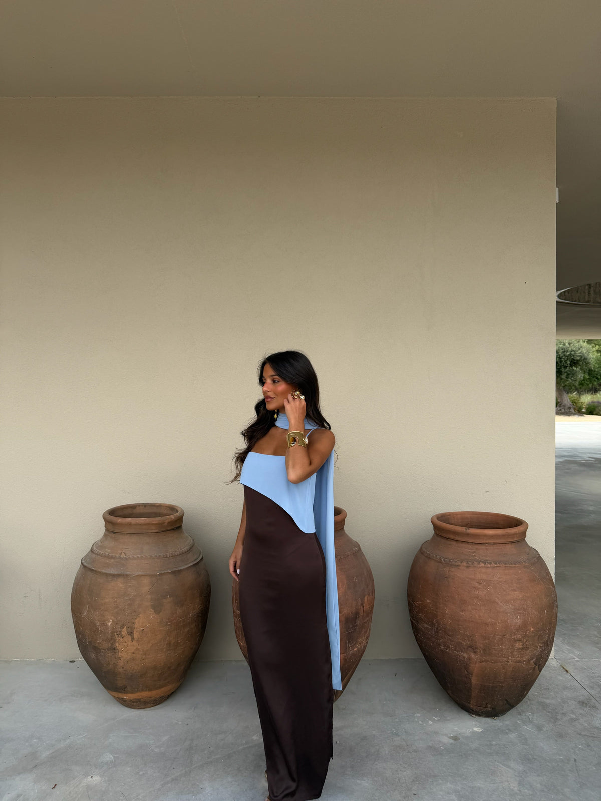Viviana | Vestido Largo con Pañuelo – Marrón y Azul