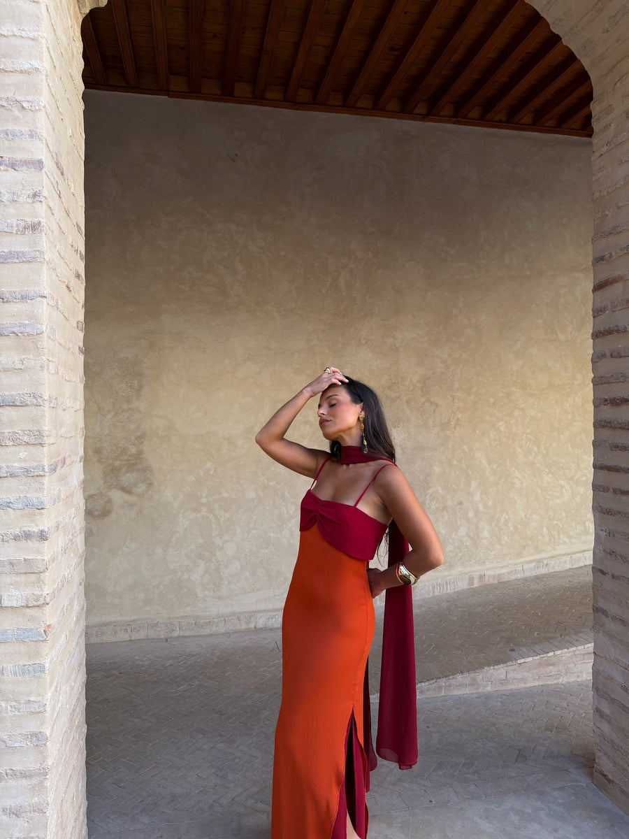 Zahara | Vestido Largo con Pañuelo en Contraste – Naranja y Rojo